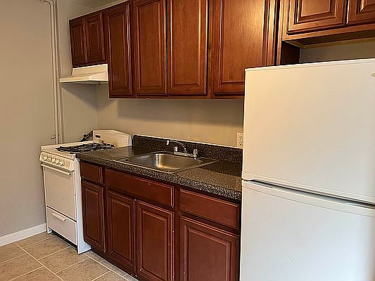 2nd image of 238 E 111th St APT 5D
