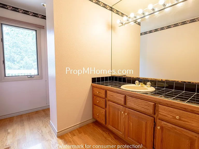 8817 NW Hazeltine St — Photo 25