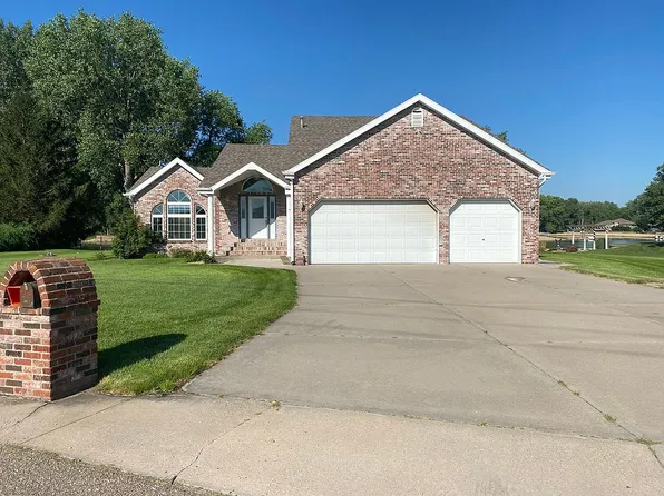 2 Sonja Dr, Doniphan, NE 68832