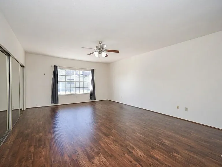 338 Wilcrest Dr #338 — Photo 8