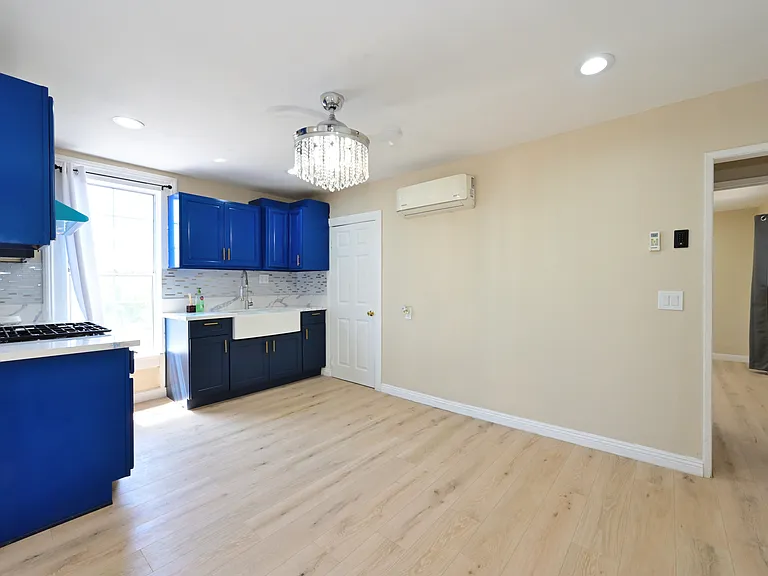 328 E Olive Ave — Photo 5