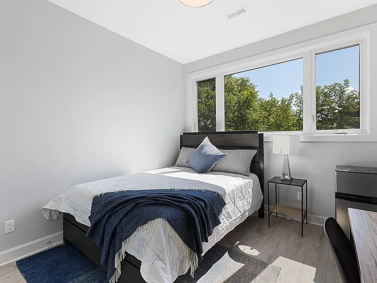 240 Blackburn Ave — Photo 34