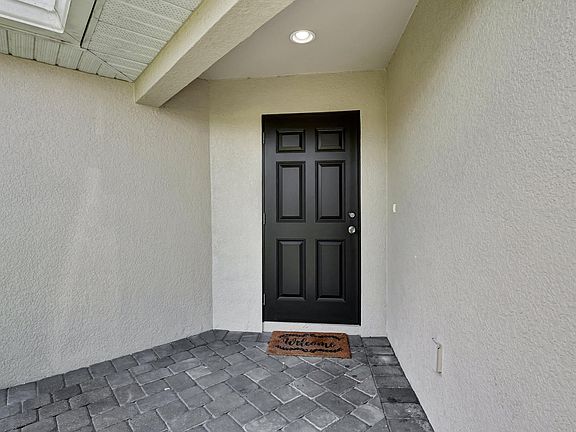 2nd image of 1014 Diplomat Pkwy W