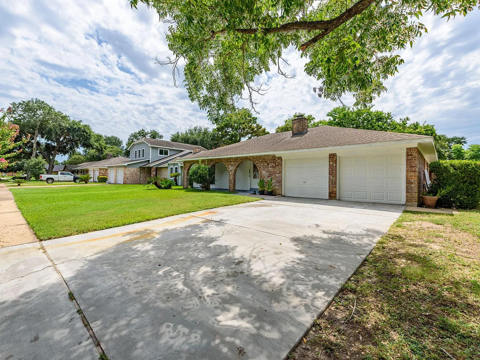 3 bed, 2.0 bath, 1513 sqft, $2,100 — Photo 2