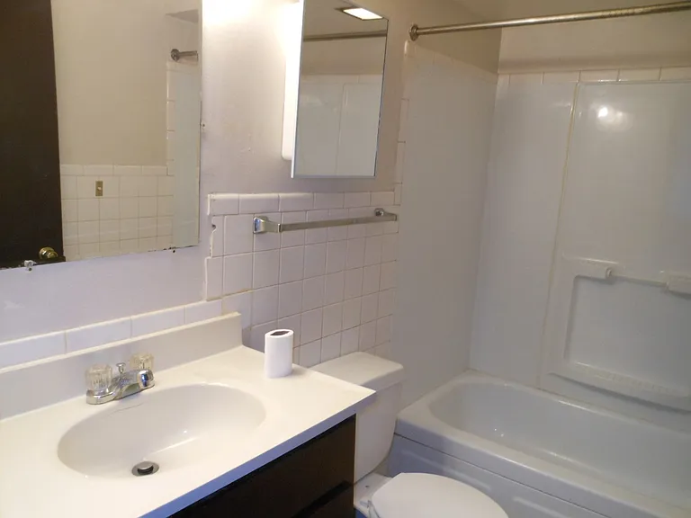 720 E Clay St — Photo 9