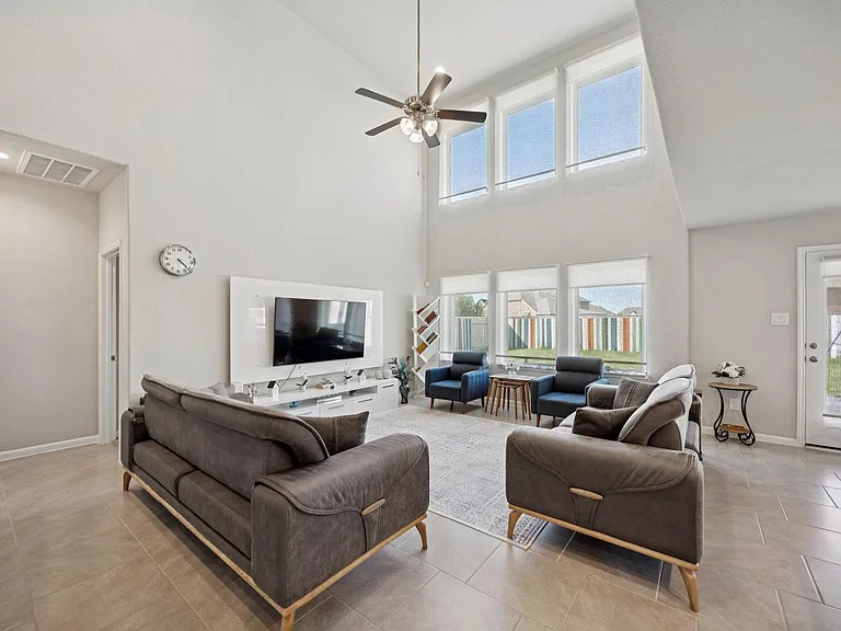 21030 Albany Landing Ln — Photo 1
