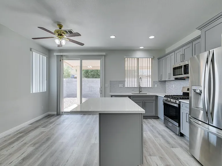 5647 Indian Springs St — Photo 5