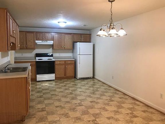 4th image of 320 Breezewood Dr #C