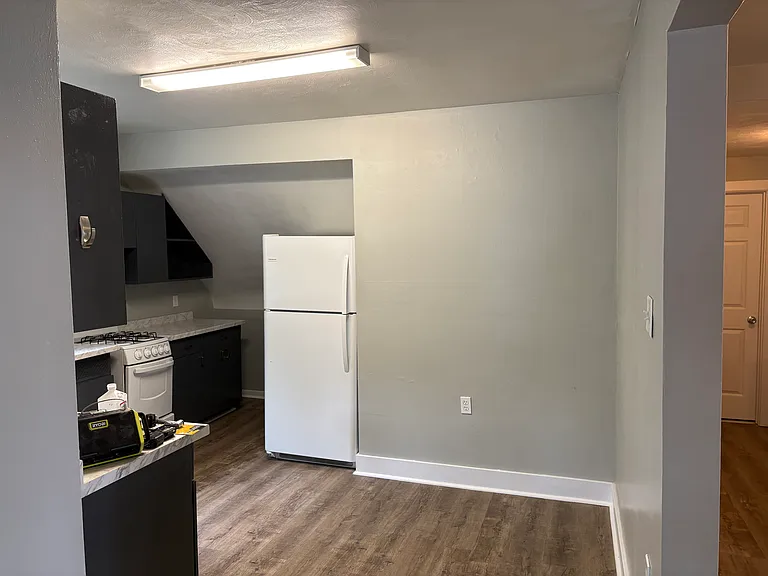 230 E Fairview Ave #4 — Photo 6