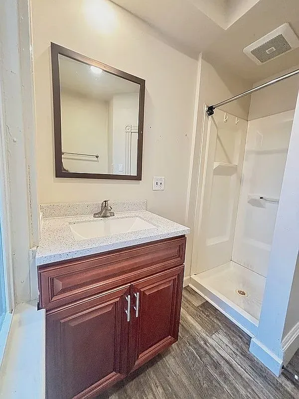 1 bed, 1.0 bath, 450 sqft, $1,125 — Photo 4