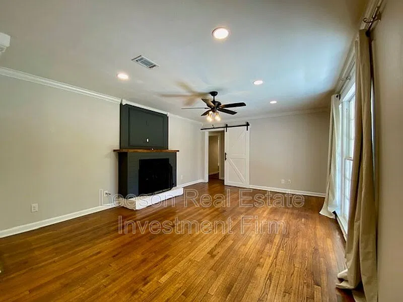 3 bed, 2.0 bath, 1427 sqft, $1,800 — Photo 4