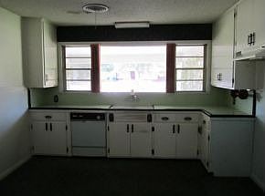 5th image of 301 Bridal Wreath Ave