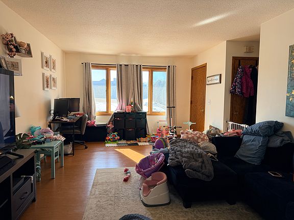 4th image of 94 Meadow Cir S