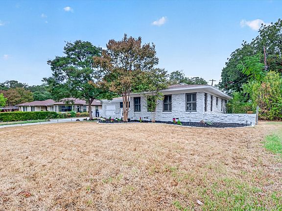 3rd image of 9823 Limerick Dr