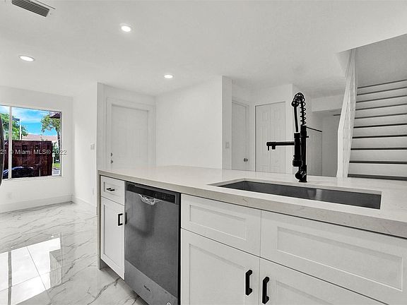 4th image of 8202 NW 8th Pl #7