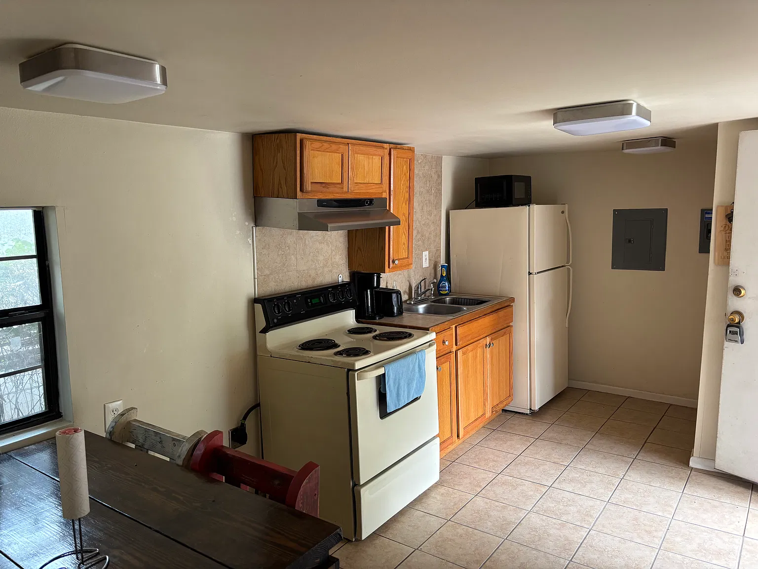 2105 Ebony Ave — Photo 3
