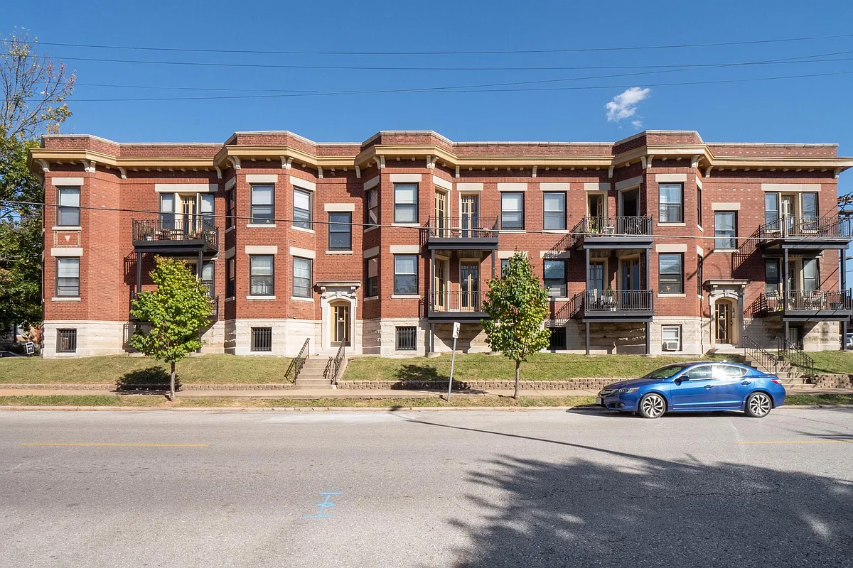 Building Photo - 2336 S 39th St #2N
