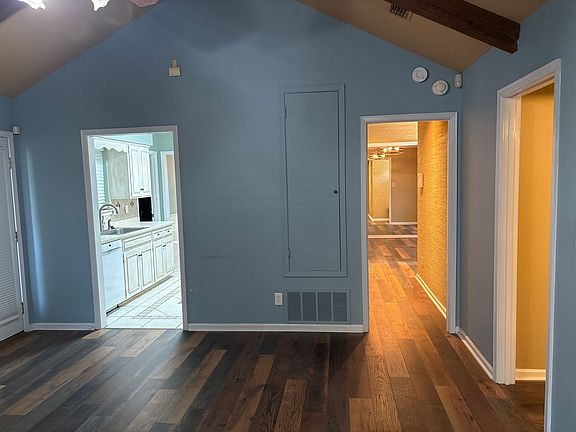 4th image of 3205 Milan Dr
