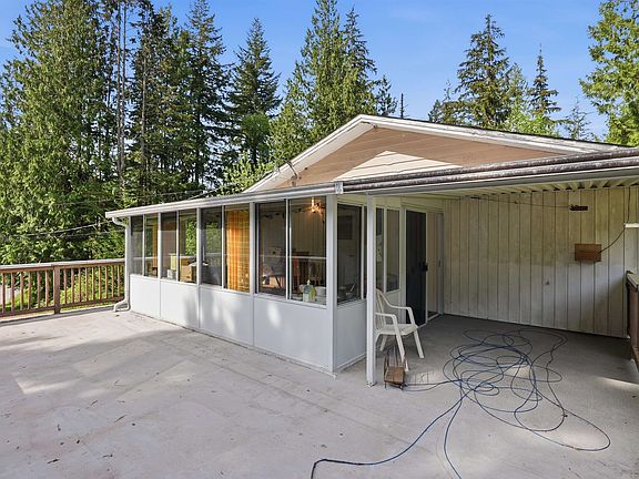 3rd image of 28595 Dewdney Trunk Rd