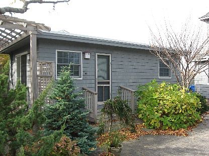 2nd image of 16 Peconic Ave