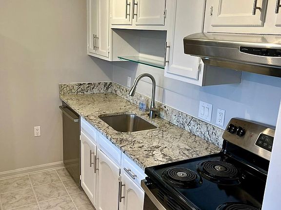 5th image of 1301 N Courthouse Rd APT 1711