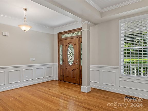3rd image of 3567 Lake Bluff Dr