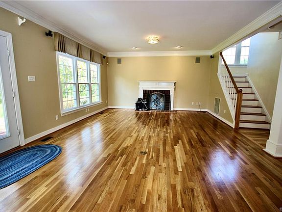 3rd image of 8943 Kings Charter Dr