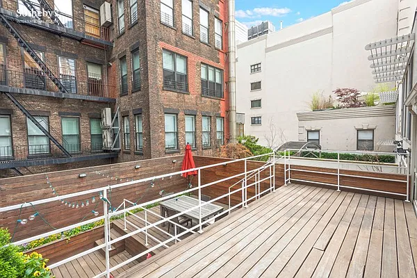 Rented by Sotheby's International Realty | media 23