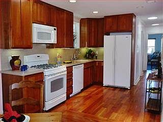 2nd image of 319 Monterey St