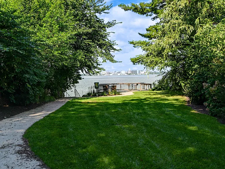 1404 Wyldhaven Ave — Photo 34