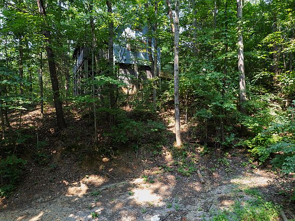 4th image of 270 Summer Ln