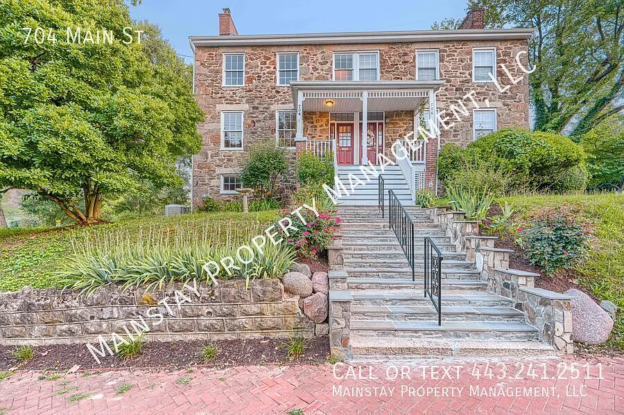 704 Main St