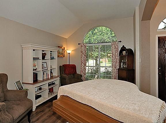 3rd image of 513 Knoll Park Ct