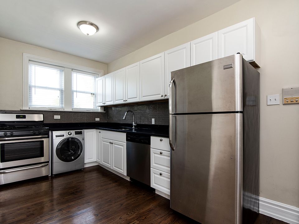 1st image of 3819 1/2 N Greenview Ave APT 3E