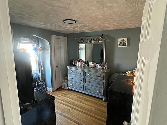 4th image of 91 Grove St