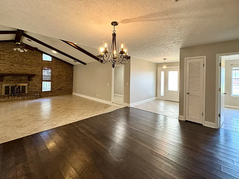 130 Derby Woods Dr — Photo 2