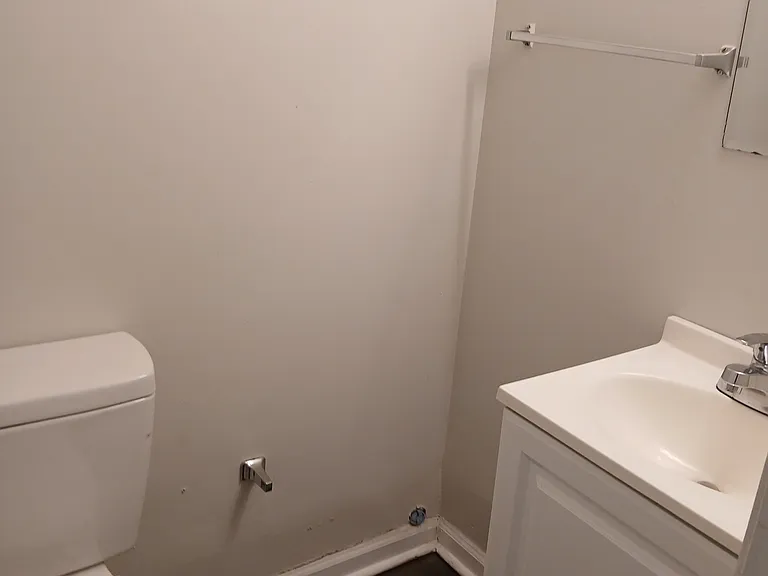 600 W Francis Ave #620 — Photo 7