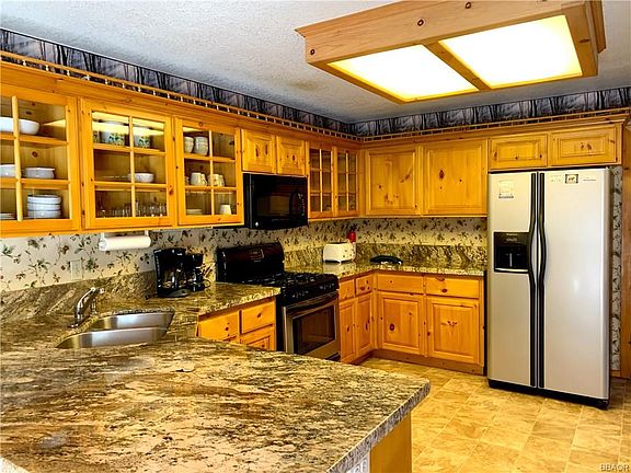 4th image of 1259 Siskiyou Dr