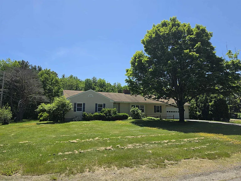 51 Eastern Ave — Photo 44
