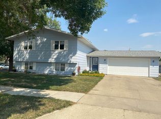 2122 1st Ave E, Williston, ND 58801