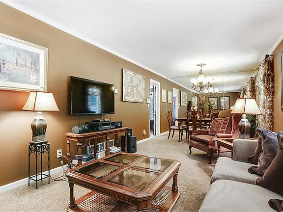 4th image of 1494 Greenwood Dr