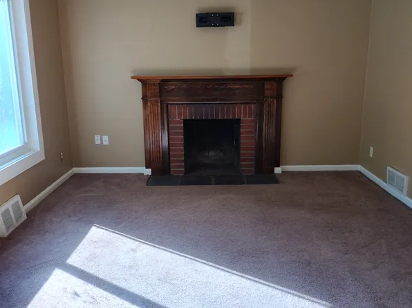 8659 Harding Ave, Center Line, MI 48015
