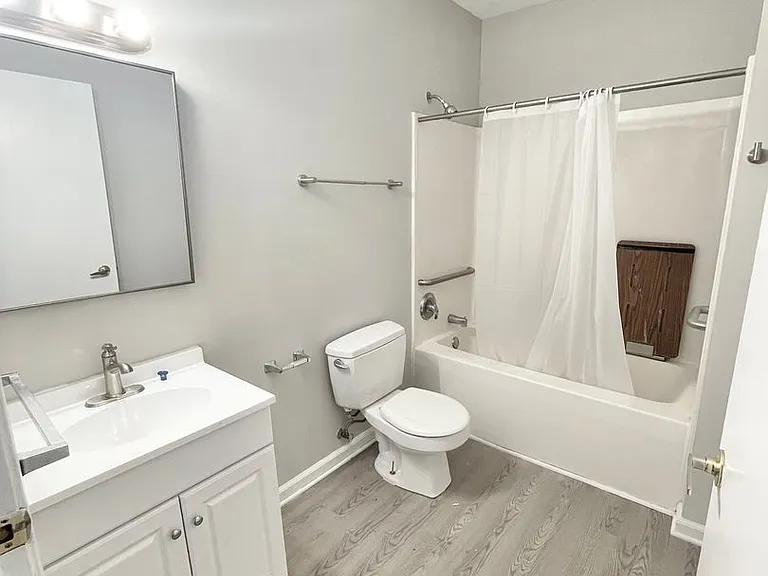 1718-34 E Lafayette Pl — Photo 9