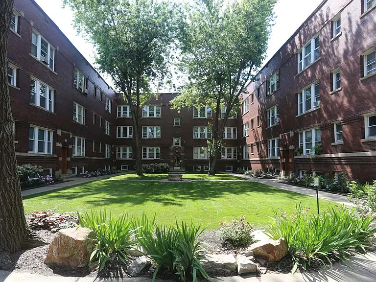 4716 N Racine Ave #E4 — Photo 1