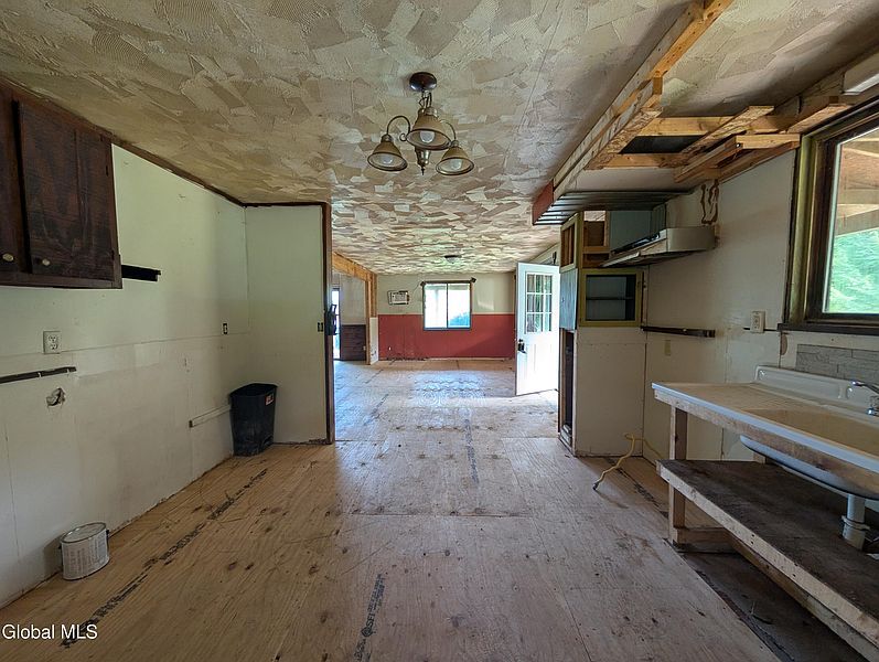 11th image of 92 Riddle Road