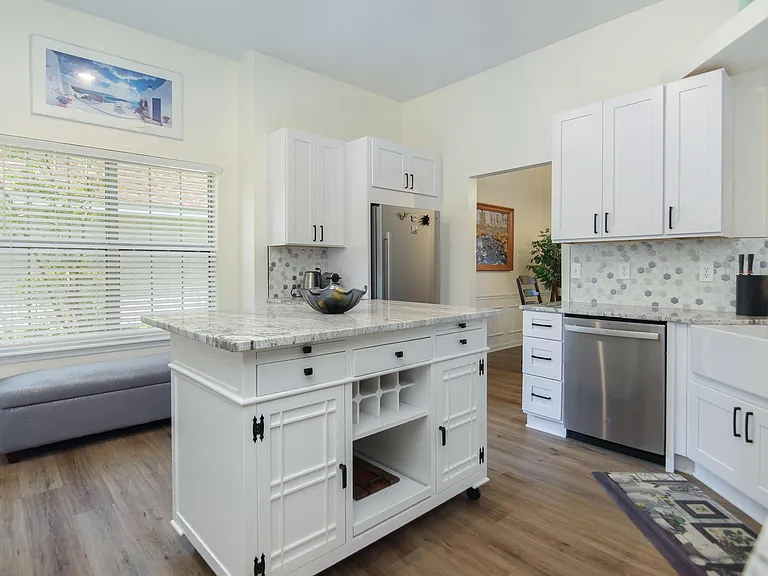 1264 Center Lake Dr — Photo 17