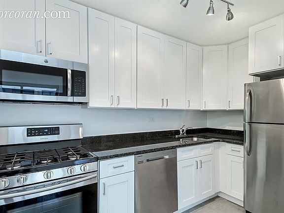 2nd image of 333 E 45th St APT 10C