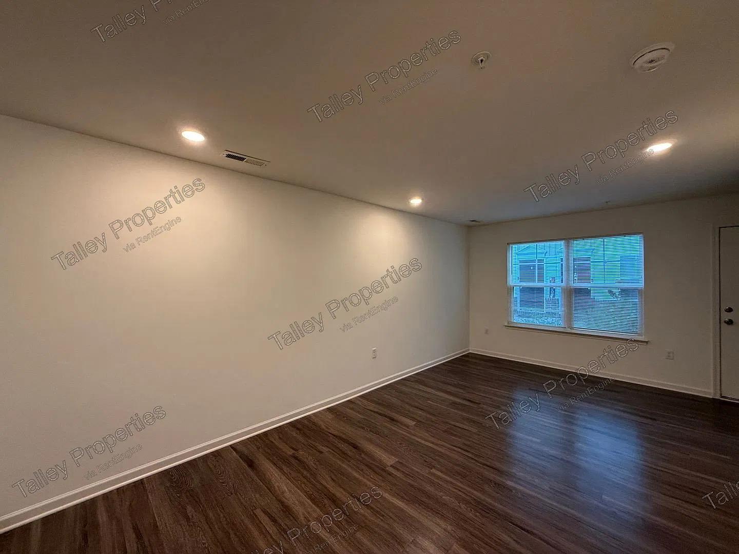 2 bed, 1.5 bath, 960 sqft, $1,299 — Photo 3