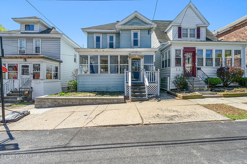 4th image of 710 2nd Street