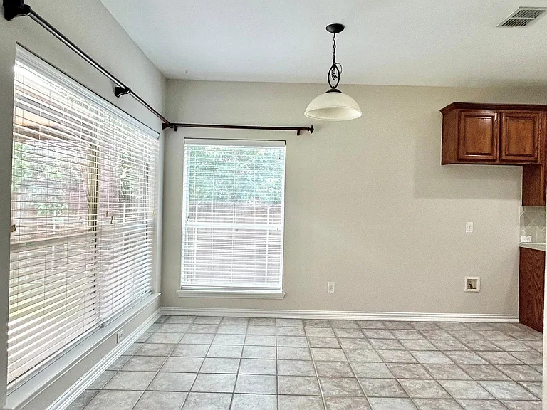 604 Peacock Dr — Photo 19